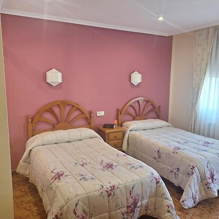 Hostal Pachin Mieres  Buitenkant foto