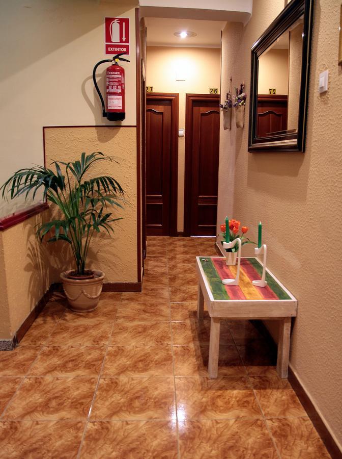 Hostal Pachin Hostel Mieres  Buitenkant foto