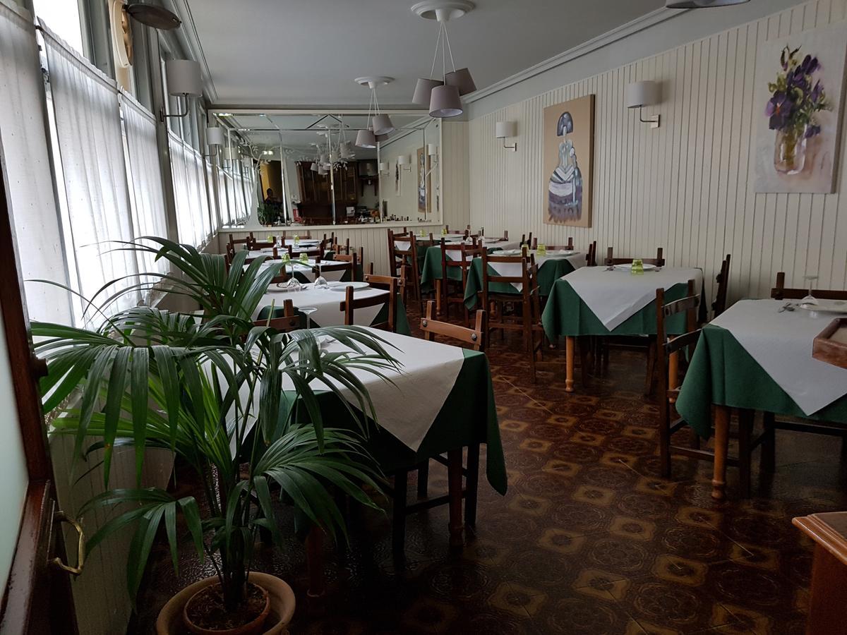 Hostal Pachin Mieres  Buitenkant foto